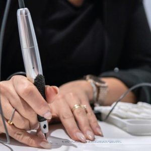 Nouveau Contour device in hand van PMU specialist in training