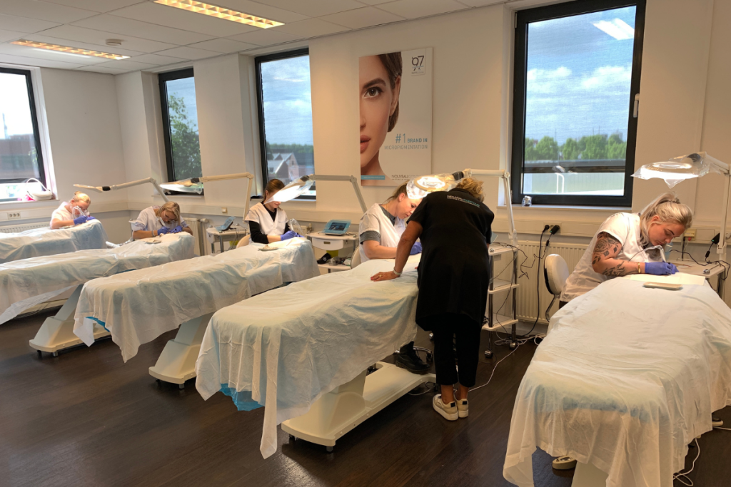 Nouveau Contour PMU opleiding op behandelbedjes